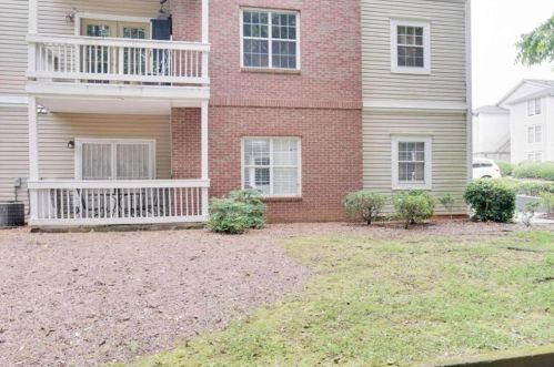 4242 Courtside Dr, Stone Mountain, GA 30083-1292
