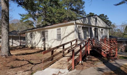 2700 Hood Ave, Atlanta GA  30318-0061 exterior