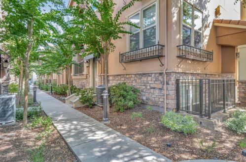 2096 Mendocino Ln, San Jose, CA 95124-4404