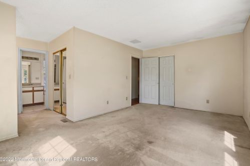 7 Old Orch Ln, Tinton Falls NJ 07712-2569 exterior