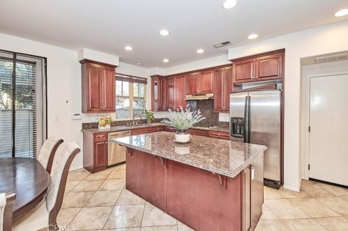 66 White Sage, Irvine CA 92618-8803 exterior