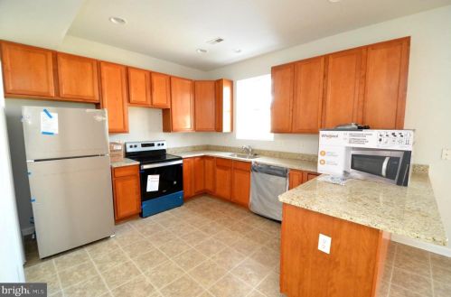 1314 Hawthorne St, Shady Side, MD 20764-9681