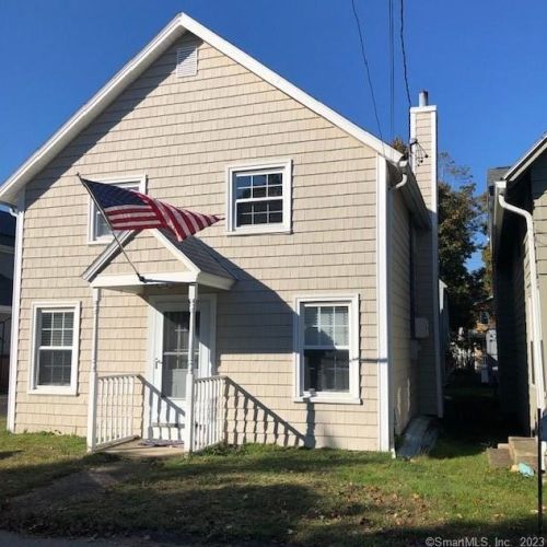 10 South St, Niantic, CT 06357-2608