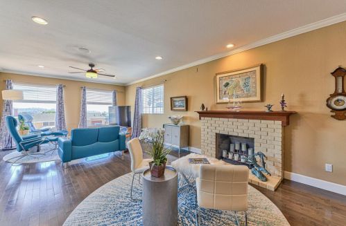 1312 Flores St, Seaside CA exterior