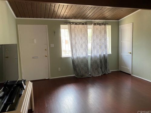 8407 Cantaloupe Ave, Van Nuys, CA 91402-3808