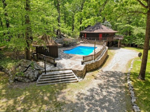 49 Ballantine Rd, Andover, NJ 07821-5022