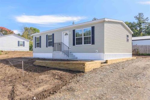 24 A St, Seabrook, NH 03874-6227