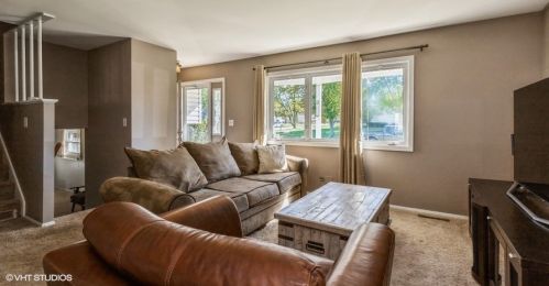 18300 Lee Cir, Gurnee, IL 60031-1523