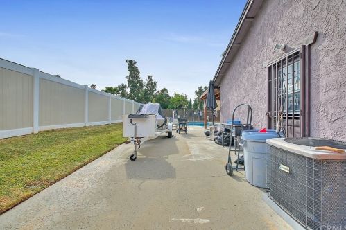 2742 Gleason Ct, Riverside CA  92506-4325 exterior