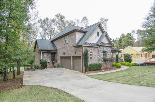806 Low Falls Ct, Jefferson GA  30549-7943 exterior
