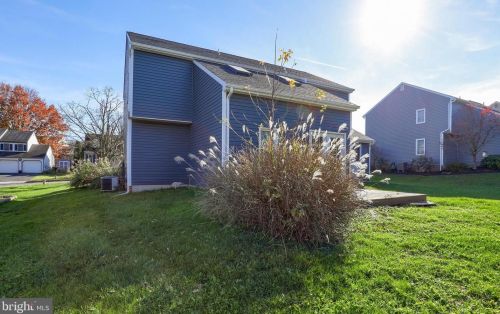 1551 Dunmore Dr, Lancaster PA  17602-1247 exterior