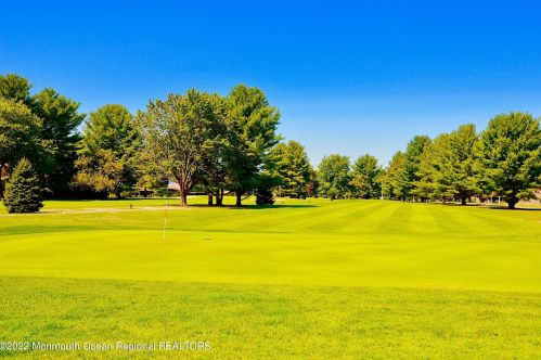 62 Manchester Ct, Tinton Falls NJ  07701-5496 exterior