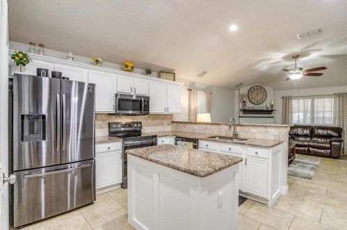 7105 Ashbourne Way, Fort Worth TX  76133-8924 exterior