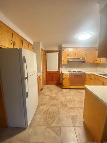24 Dean Dr, New Britain, CT 06053-1939