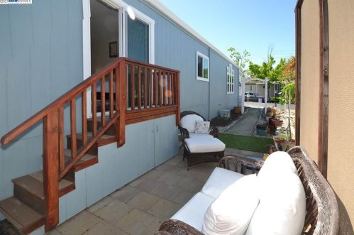 3263 Vineyard Ave, Pleasanton CA  94566-6328 exterior