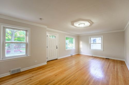 228 Oak St, Villa Park, IL 60181-2229