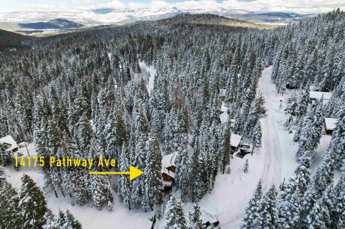 14175 Pathway Ave, Truckee CA  96161-6228 exterior