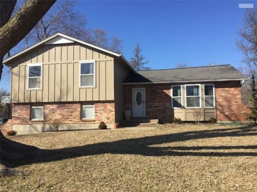 12800 100th St, Shawnee Mission, KS 66215-1725