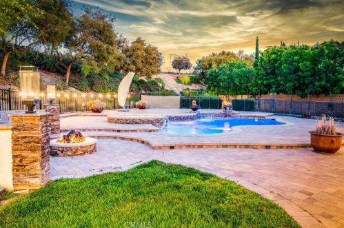 16352 Sierra Heights Dr, Riverside CA  92503-8457 exterior