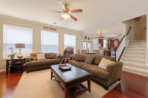 3921 Cyn Gln Cir, Austin TX  78732-2187 exterior