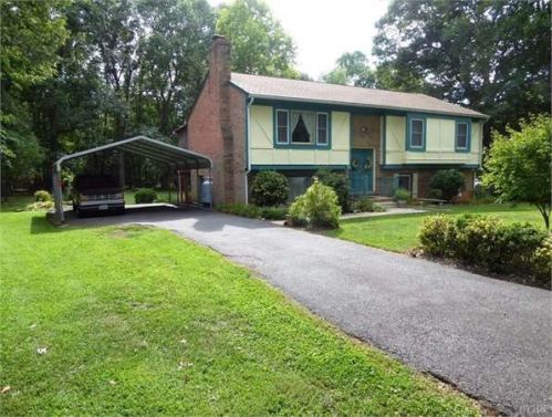103 Independence Dr, Forest, VA 24551-2726