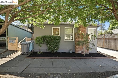 2238 Russell St, Berkeley, CA 94705-1056