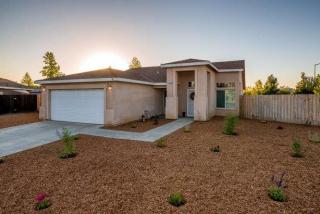 2006 Williams Ave, Clovis, CA 93611-5072