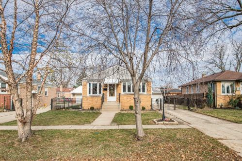 9822 Montrose Ave, Schiller Park, IL 60176-1425