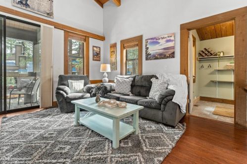 3102 Silver Strike, Truckee CA  96161-4255 exterior