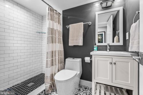 854 Front St, Philadelphia PA 19147-4341 exterior