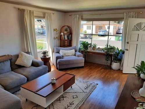 4828 136th St, Hawthorne, CA 90250-5632