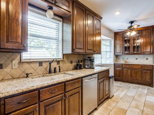 9733 Estate Ln, Dallas TX  75238-1849 exterior