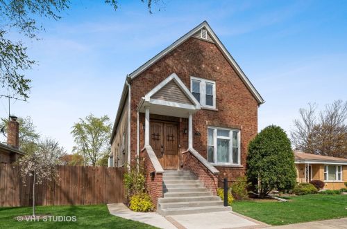 8814 Luna Ave, Morton Grove, IL 60053-2563