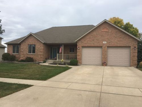 1226 Devonshire Dr, Sycamore, IL 60178-3258