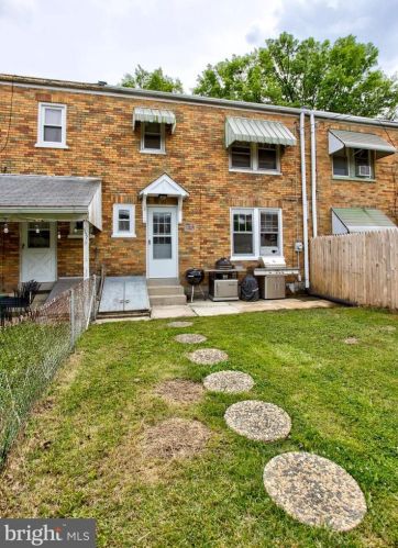 555 Burrowes Ave, Lancaster PA  17602-2120 exterior