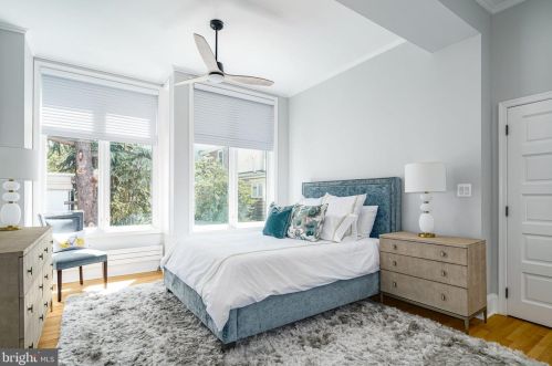 279 5 St, Philadelphia PA 19106-3715 exterior