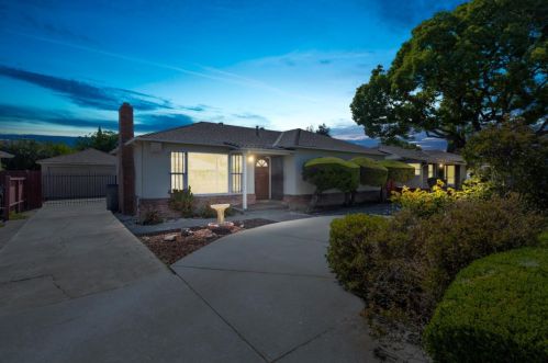 640 College Dr, San Jose, CA 95128-2809