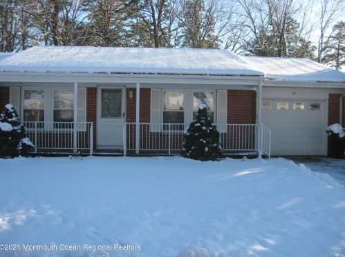 62 Bowie Dr, Lakehurst, NJ 08759-1937