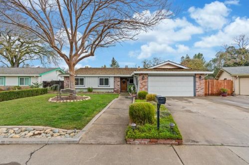9473 Polhemus Dr, Elk Grove, CA 95624-1924