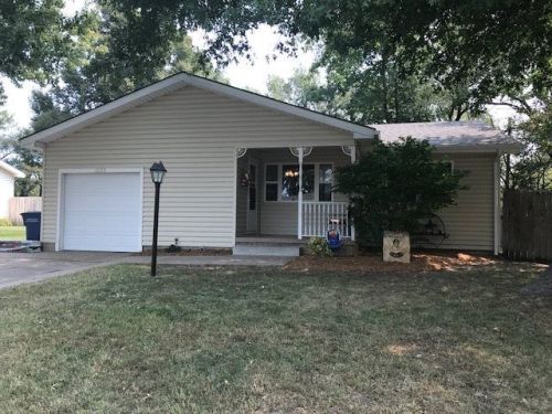 1220 Johnson St, Augusta, KS 67010-1834