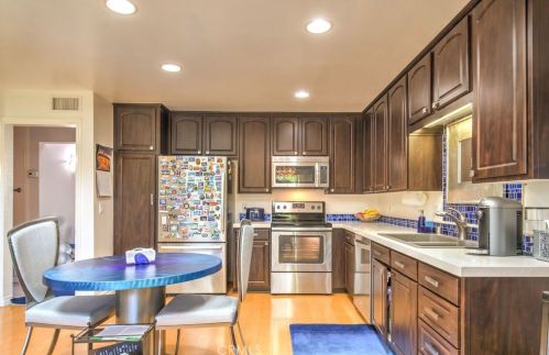 12 Gumwood, Irvine CA  92612-2352 exterior