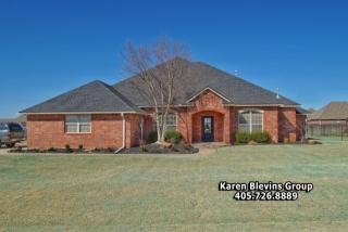4623 Hollycrest Ln, Edmond, OK 73025-1145