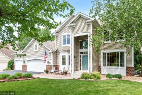 516 Eastwood Ct, Saint Paul, MN 55123-3067