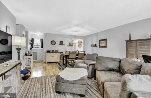 13 Valleybrook Dr, Lancaster PA  17601-4619 exterior