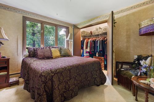 2 Fairway Dr, Hudson NH 03051-5206 exterior