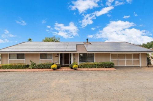 9950 Valle Caballo Ln, El Cajon, CA 92021-2233