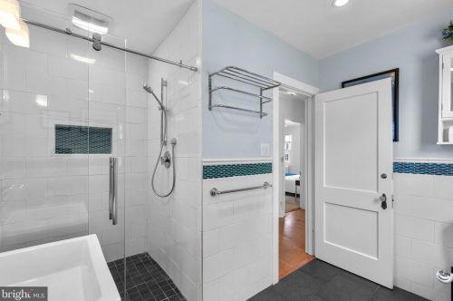 800 Easley St, Silver Spring MD 20910-4587 exterior