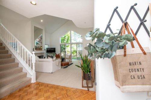 8 Elizabeth Cir, San Rafael, CA 94904-3032