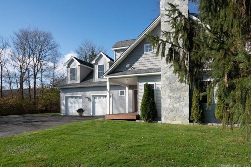 207 Artillery Rd, Waterbury, CT 06762-1914