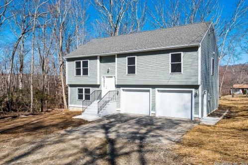 3 Wildwood Dr, Niantic, CT 06357-2826